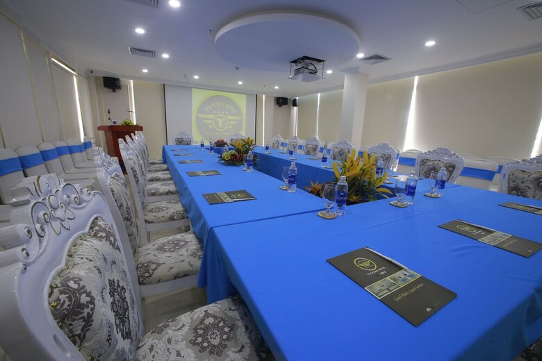 Tuyet Son Hotel