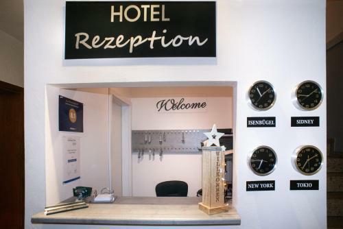 Hostal Hotel Garni Haus Sch�nberger