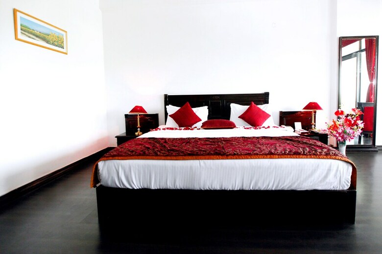Palette - Hotel K C Cross Road