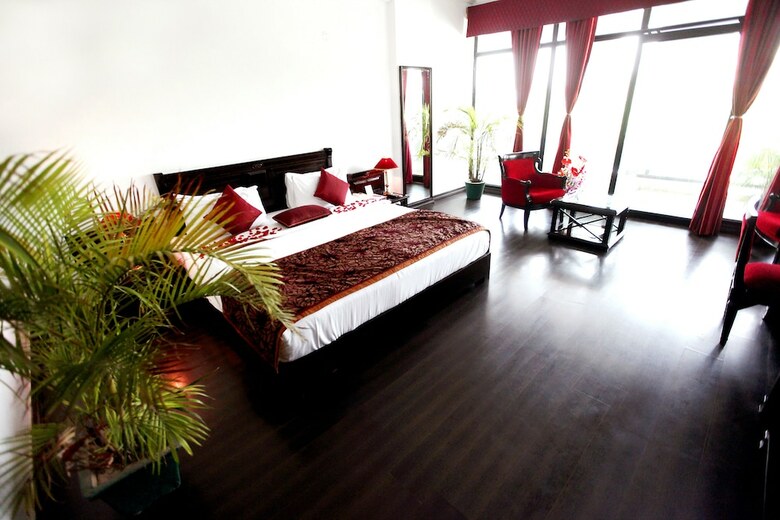 Palette - Hotel K C Cross Road