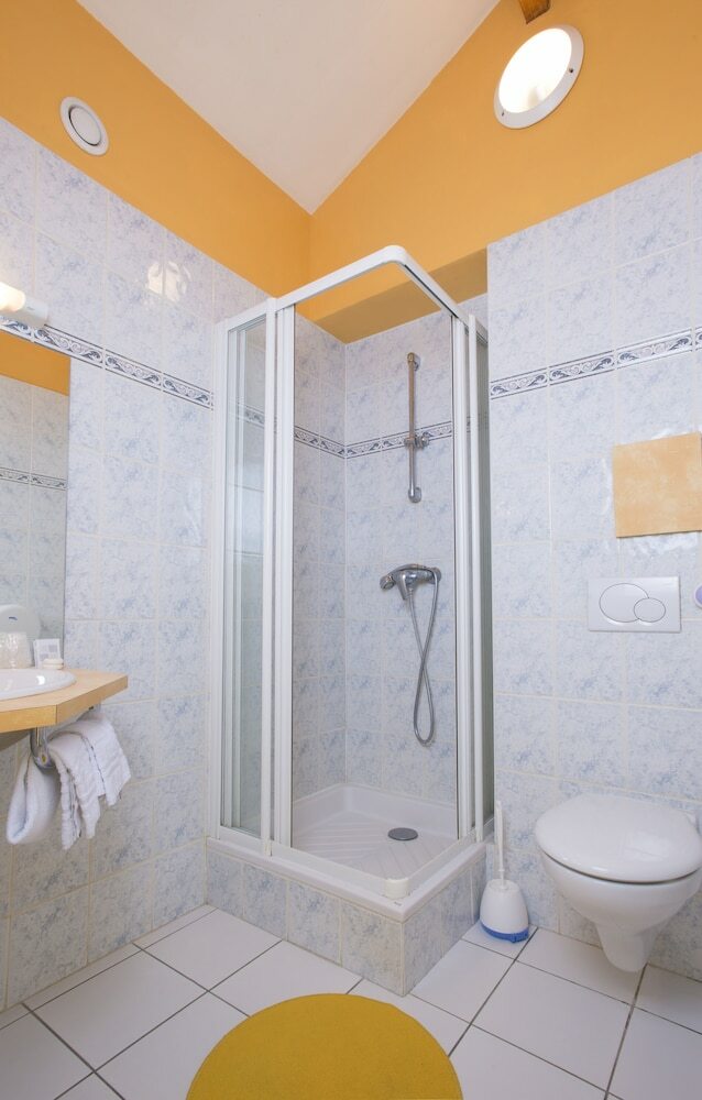 Hotel H�tel Le Pavillon De L'a�ro