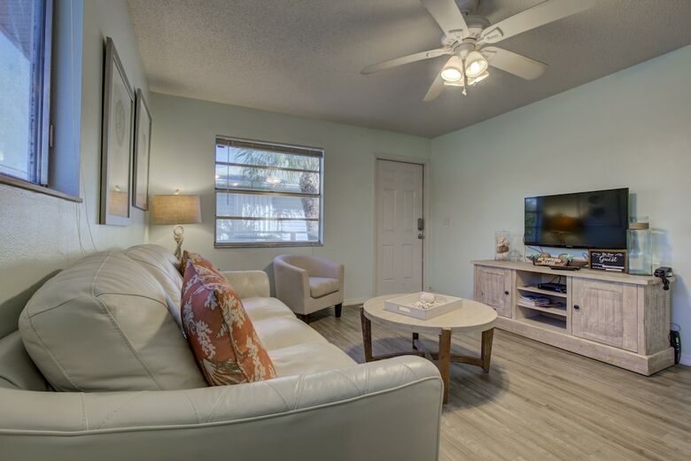 Beach Retreat Unit B By Anna Maria