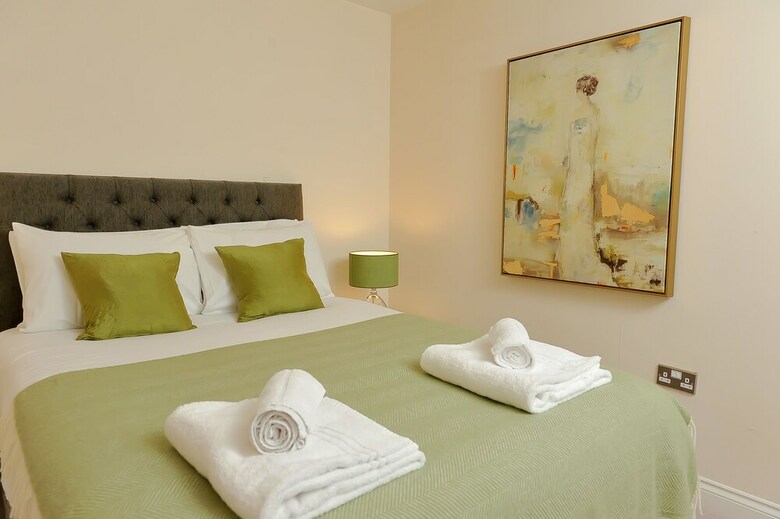 Reading Town Center River View Serviced Apartments
