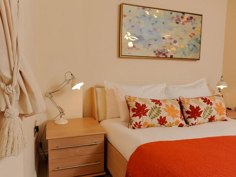 Reading Town Center River View Serviced Apartments