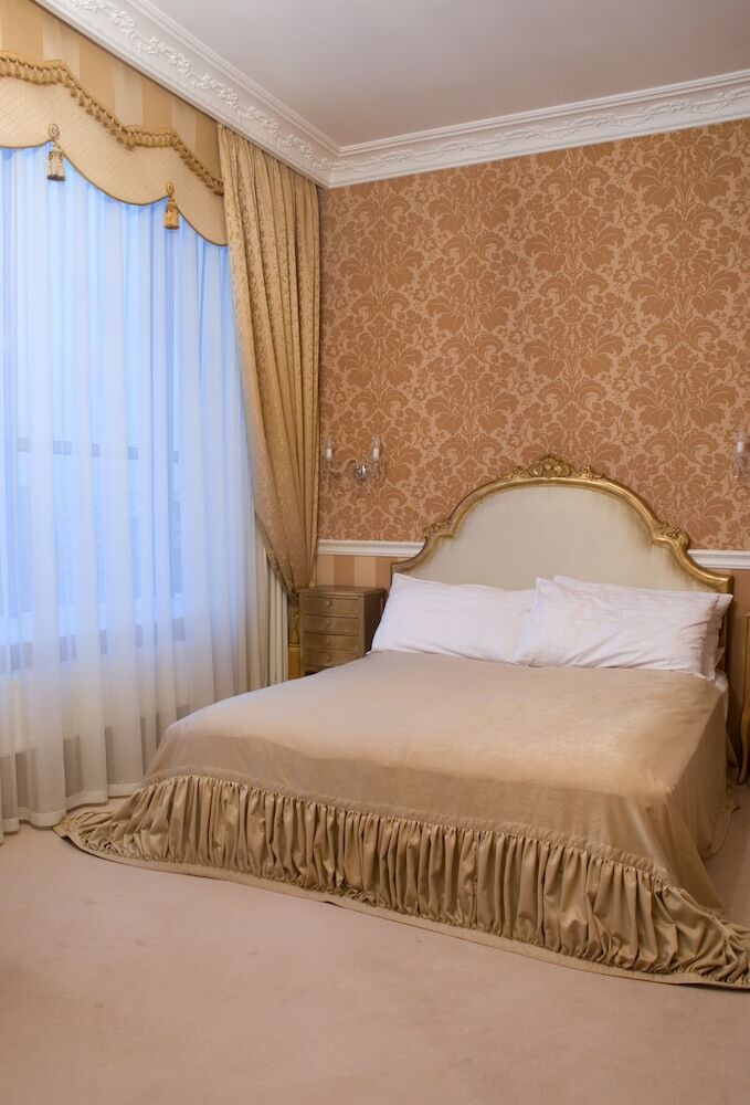 Hotel Lybid Plaza