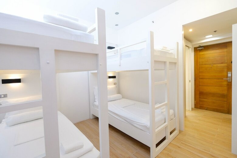 Heroes Hotel