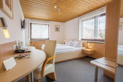 Hostal Landhotel Sch�ll