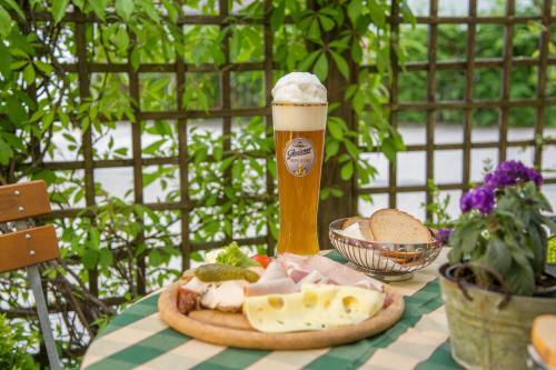 Hostal Landhotel Sch�ll