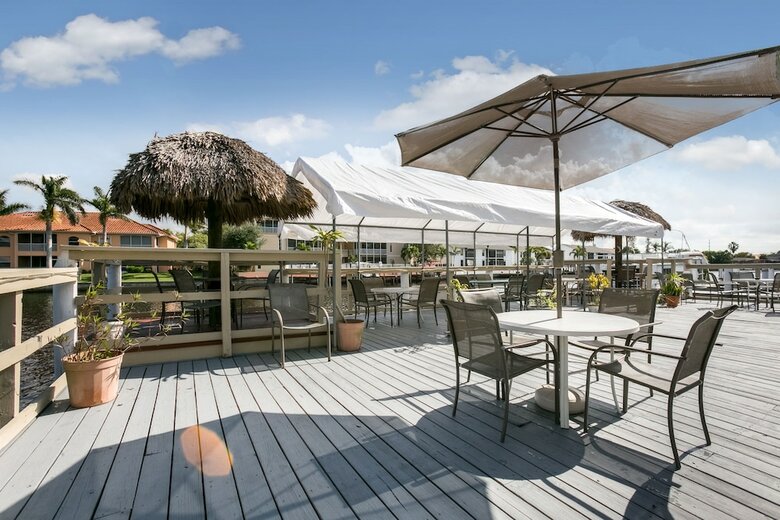 Apartamento Hideaway Waterfront Resort & Hotel