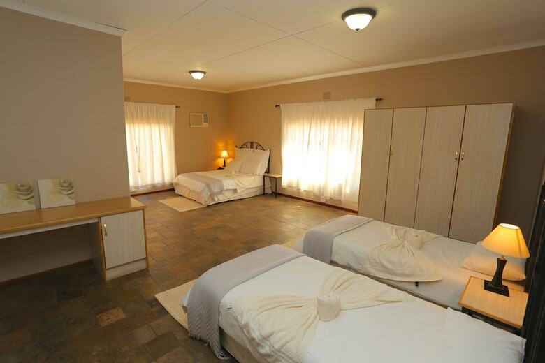 Stoney's Country Hotel