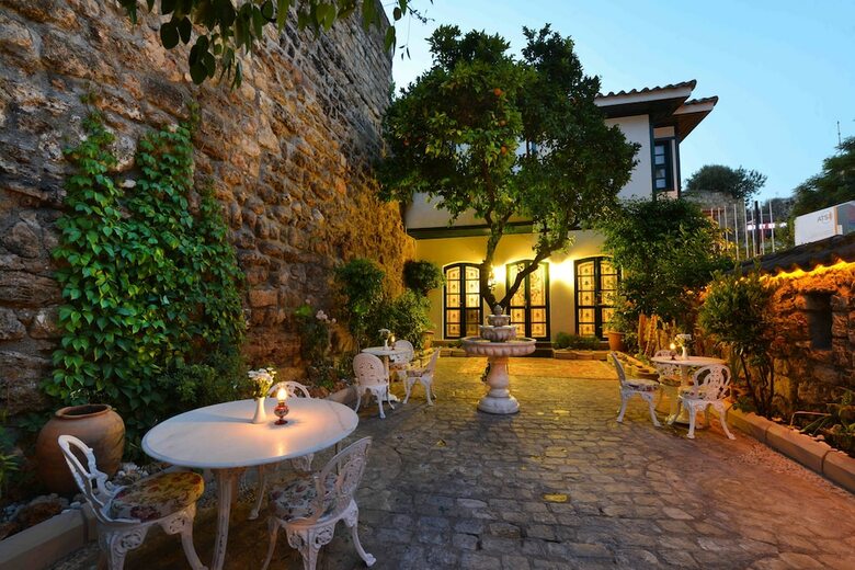 Kalei�i Marina Boutique Hotel