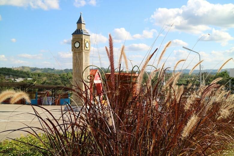 Breeze Hill Hotel