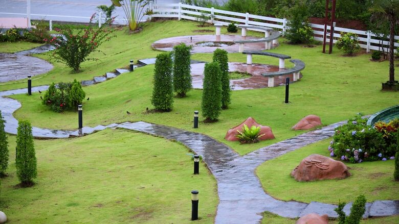 Breeze Hill Hotel