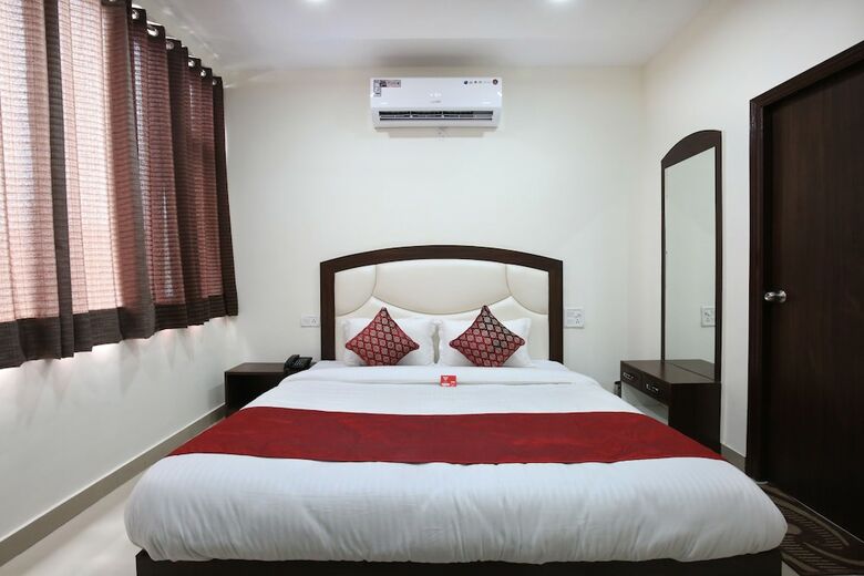 Oyo 4856 Hotel The Benz