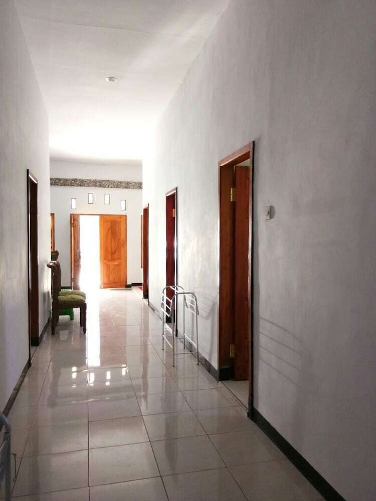 Bed & Breakfast Agung Safira Homestay