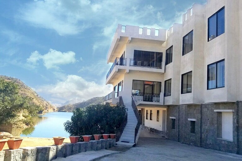 Rang Bhawan Inn- A Lake View Hotel