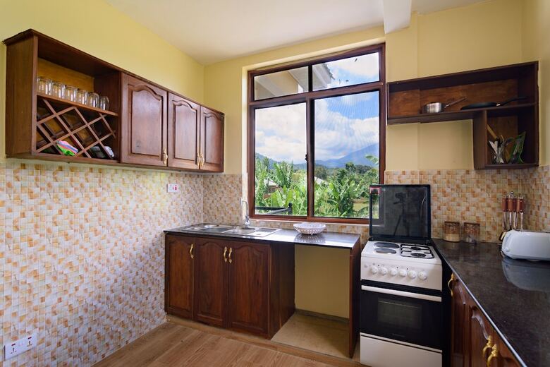 Rayan Apartments & Safaris