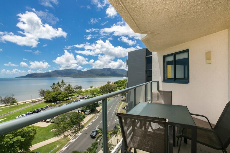 Apartamentos Cairns Oceanview At 181 The Esplanade 34