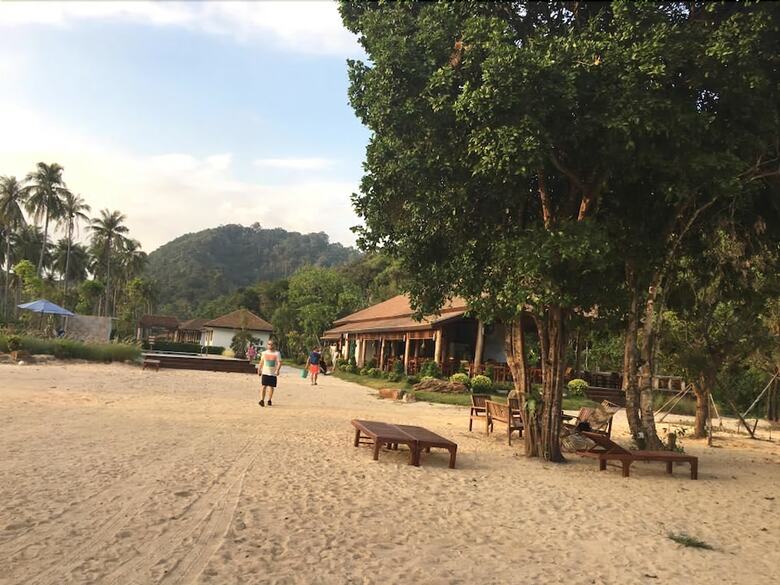 Hotel Koh Ngai Paradise Beach Resort