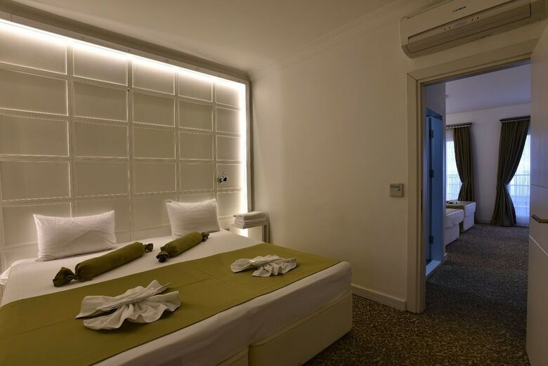 Safari Hotel