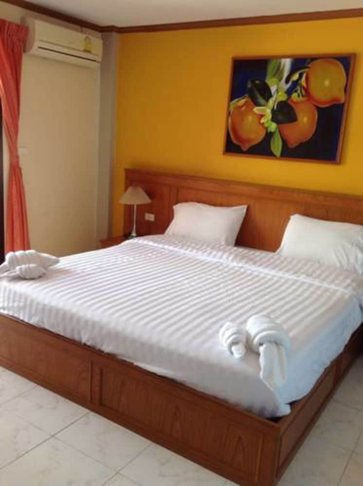Hotel Baantonkhao Kata Beach