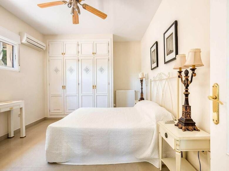 Villa Espa�a