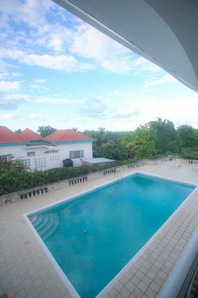 Kenwood Villa