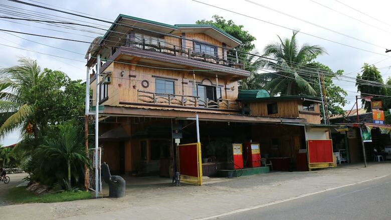 Hotel Hundred Isles' Room Rentals And Transient House