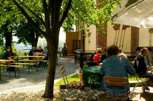 Hostal Pension Und Gastst�tte "zur Brausch�nke"