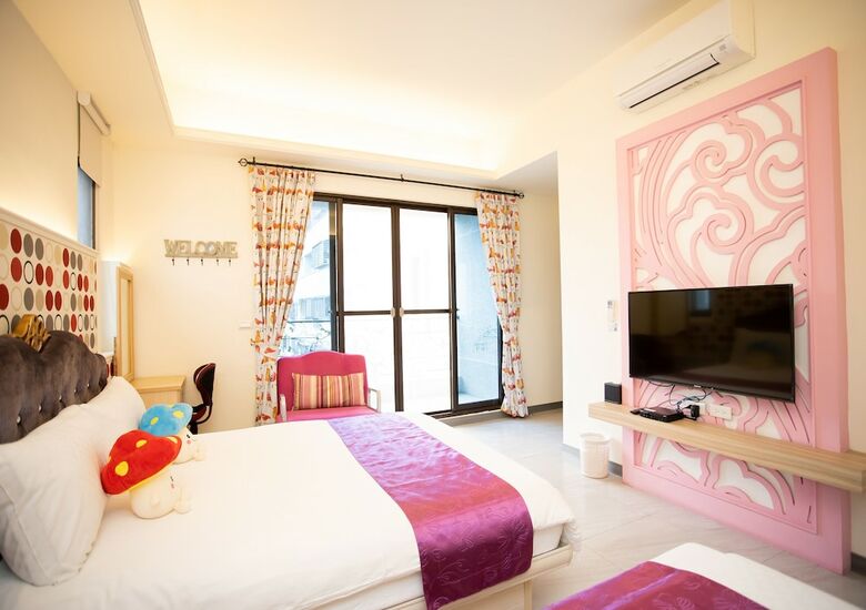 Hotel Happiness Is Coming (sunwater)