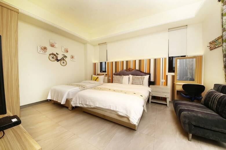 Hotel Happiness Is Coming (sunwater)