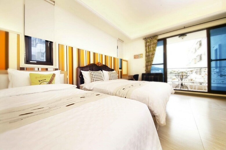 Hotel Happiness Is Coming (sunwater)