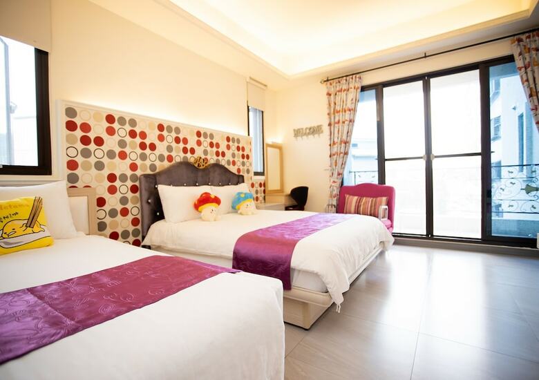 Hotel Happiness Is Coming (sunwater)
