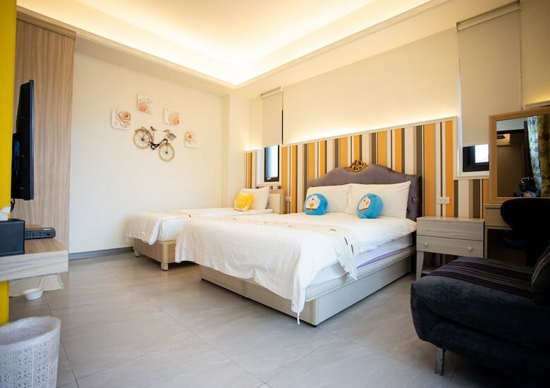 Hotel Happiness Is Coming (sunwater)