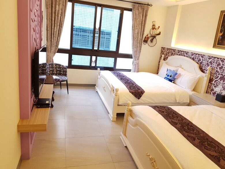 Hotel Happiness Is Coming (sunwater)