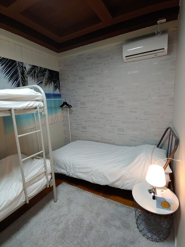 Hotel Slippers N Sippers Guesthouse
