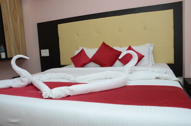 Hotel Sai Leela Grand