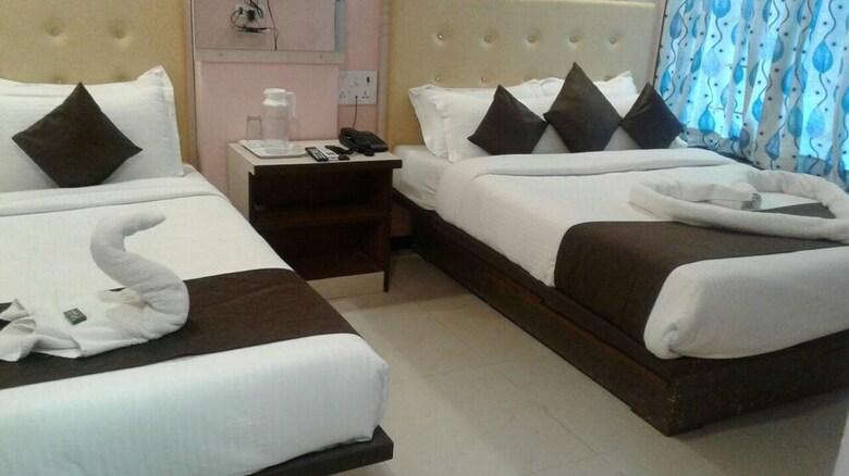 Hotel Sai Leela Grand