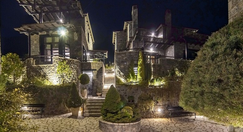 Hotel Ostra Mainalon Luxury Suites