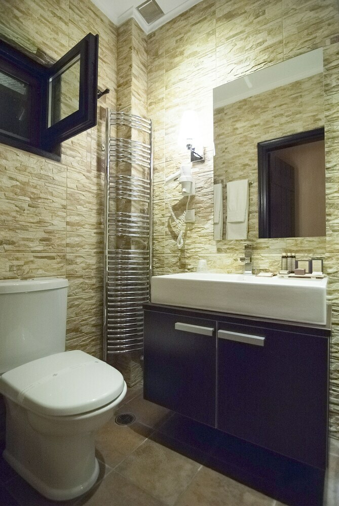 Hotel Ostra Mainalon Luxury Suites