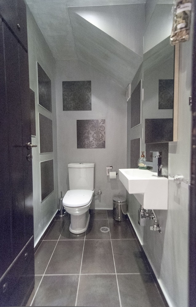 Hotel Ostra Mainalon Luxury Suites