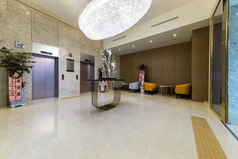 Hotel Indi Present