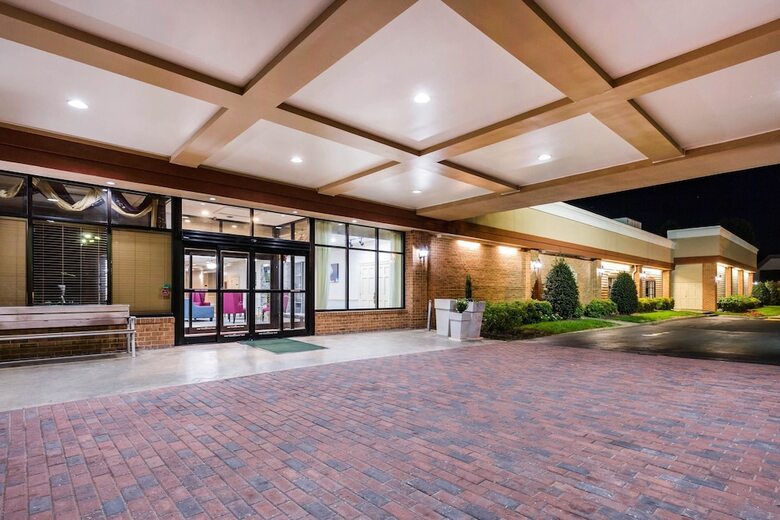 Clarion Hotel Williamsburg I-64