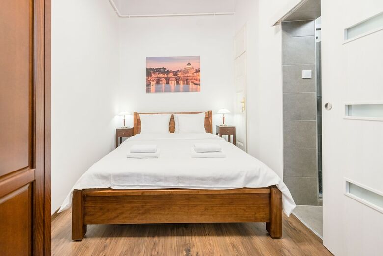 Oasis Apartments - Broadway II