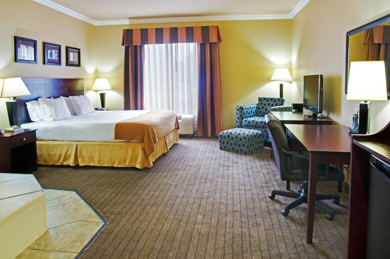 Holiday Inn Express Hotel & Suites Natchitoches