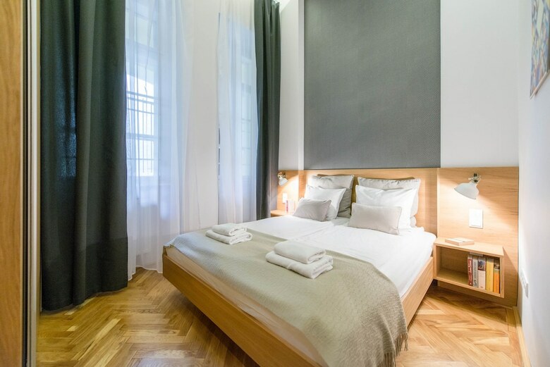 Oasis Apartments - Paulay Ede Street