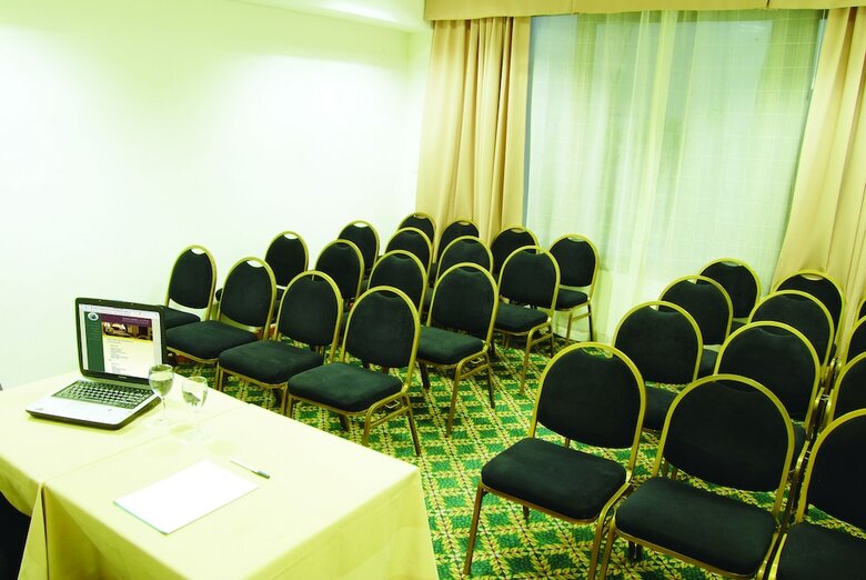 Hotel Mayflower Suites