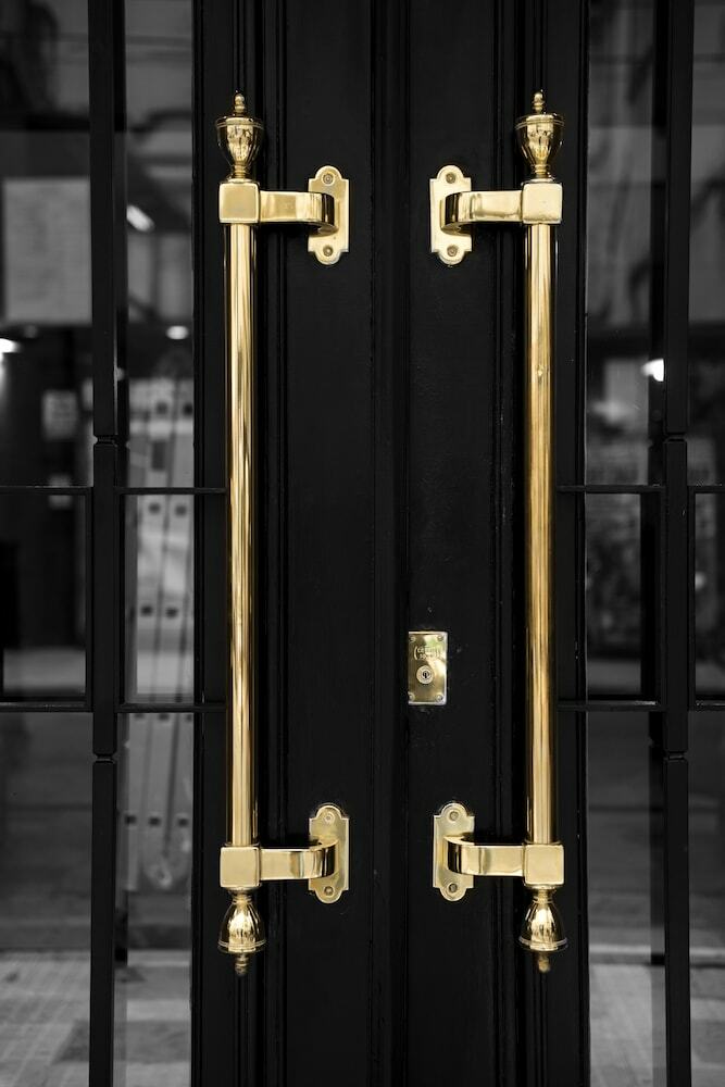 Hotel Mayflower Suites