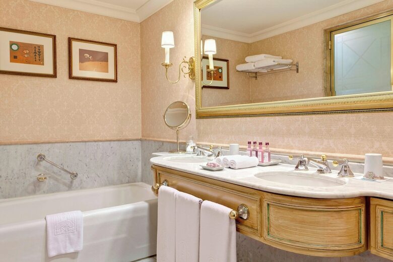 Park Tower - A Luxury Collection Hotel