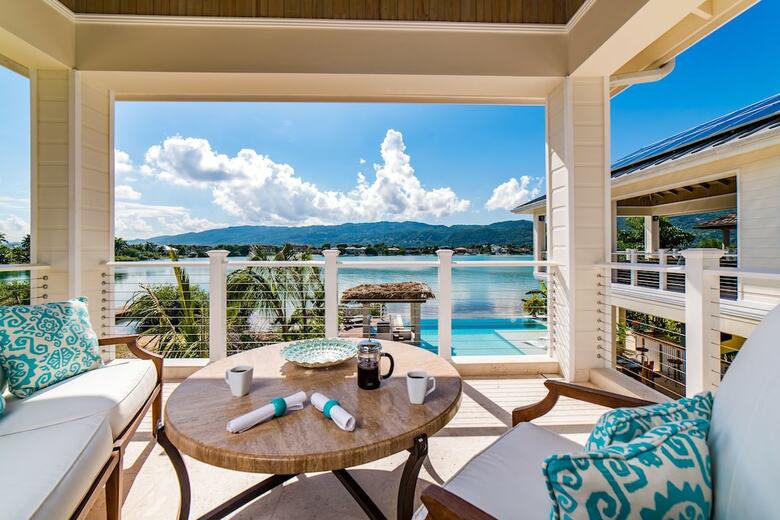 Villa Everything Nice By The Sea In Montego Bay 5br